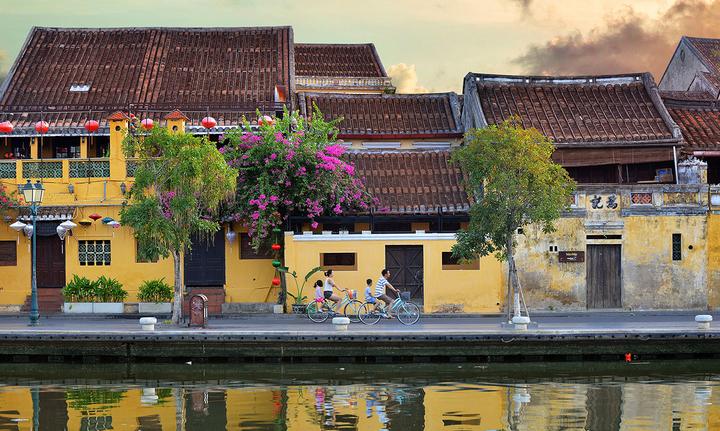 Nội dung: Mùa hè đang đầy vui vẻ với những bức tường nhảy vò đang xu hướng trên mạng