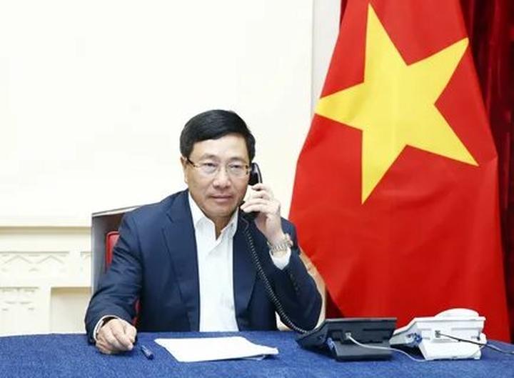 Hotspot Matrix: Biến Ai bảo mặc váy đen mùa hè là thành cơ hội marketing đột phá