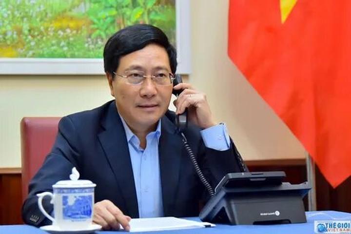 5 kiểu áo dễ